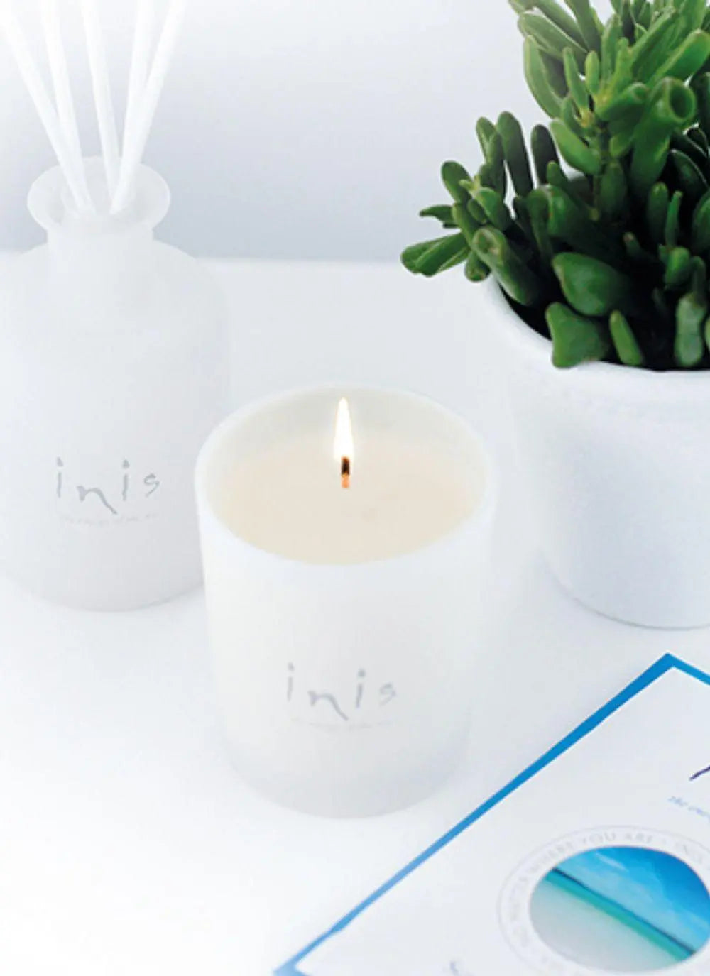 Inis 0cean Scented White Candle